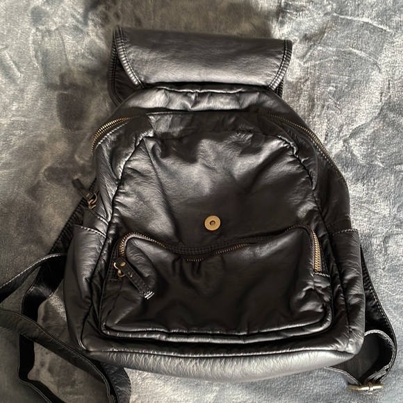 Backpack - Picture 4 of 5